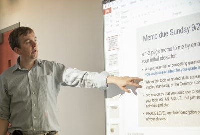 Thomas Levine lectures during a social studies methods class. (Photo credit: Sean Flynn/UConn)