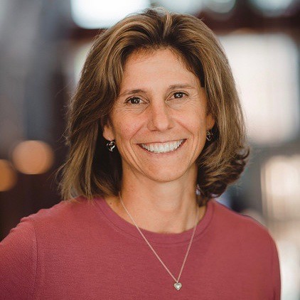 Laura Burton headshot.